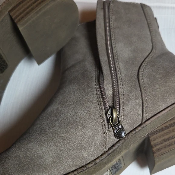 Blowfish Malibu Gray Ankle Booties,sz 8 1/2. - Picture 6 of 8